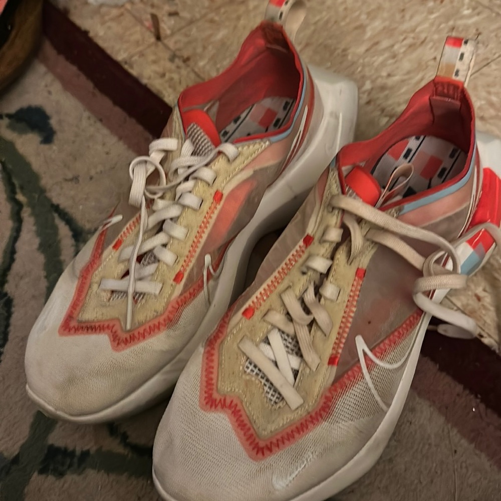 Women’s used Nike’s tennis shoes